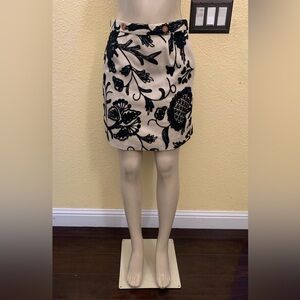 Anthropologie Vanessa Virginia Size 4 Beige With Floral Embroidery Skirt